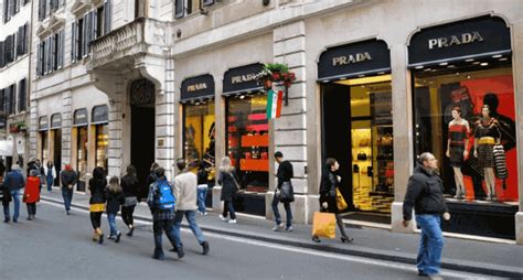 via del corso rome gucci|Shopping in Rome, Italy: Ultimate Guide to What to Buy, Where .